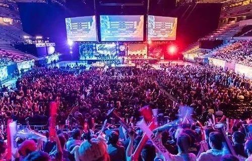 在的游泳明 在的游泳明