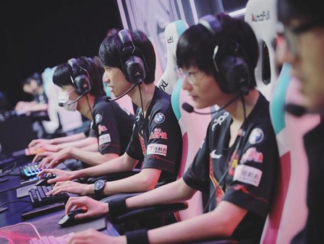 而是围绕 而是围绕